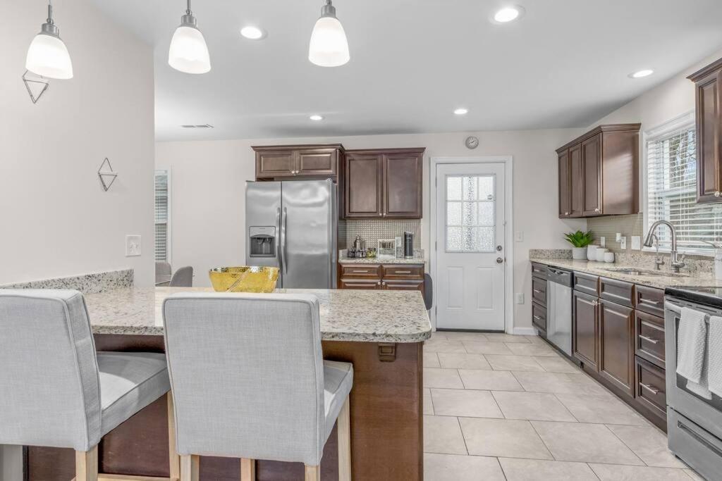 Family Style 5Br Home Mins From Buckroe Beach Hampton Buitenkant foto