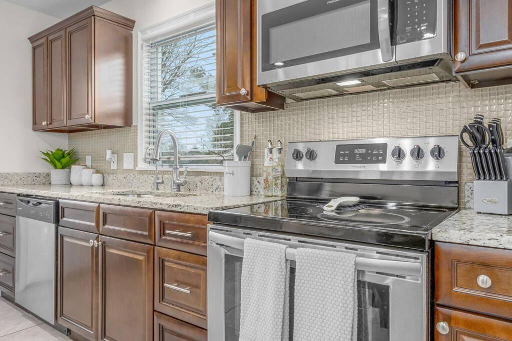 Family Style 5Br Home Mins From Buckroe Beach Hampton Buitenkant foto